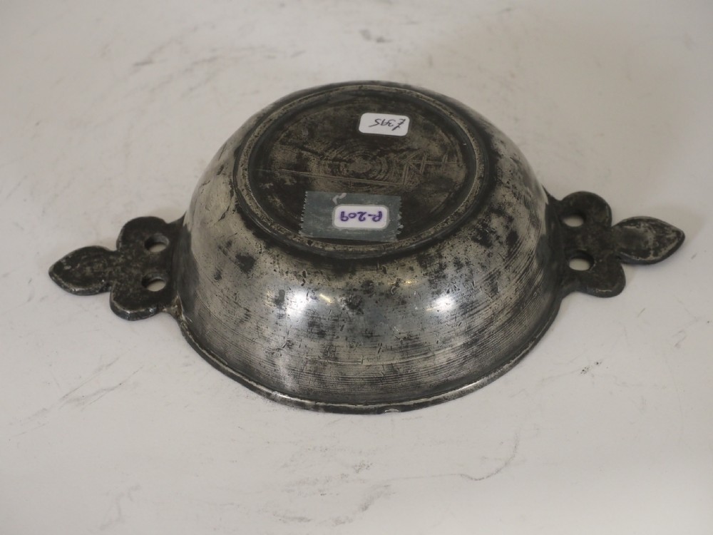 ANTIQUE FRENCH PEWTER PORRINGER, MAKER'S CROWNED HAMMER MARK, CIRCA 1600. View V