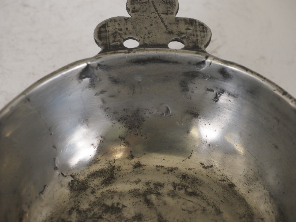ANTIQUE FRENCH PEWTER PORRINGER, MAKER'S CROWNED HAMMER MARK, CIRCA 1600. View VIII