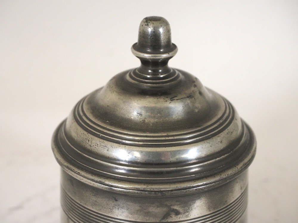 ANTIQUE ENGLISH PEWTER TOBACCO JAR WITH PRESSER, ACORN FINIAL, CIRCA 1830. View II
