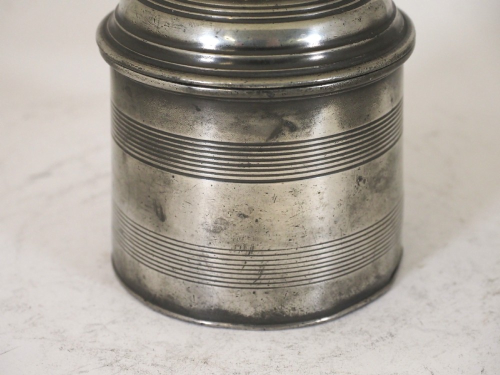 ANTIQUE ENGLISH PEWTER TOBACCO JAR WITH PRESSER, ACORN FINIAL, CIRCA 1830. View III