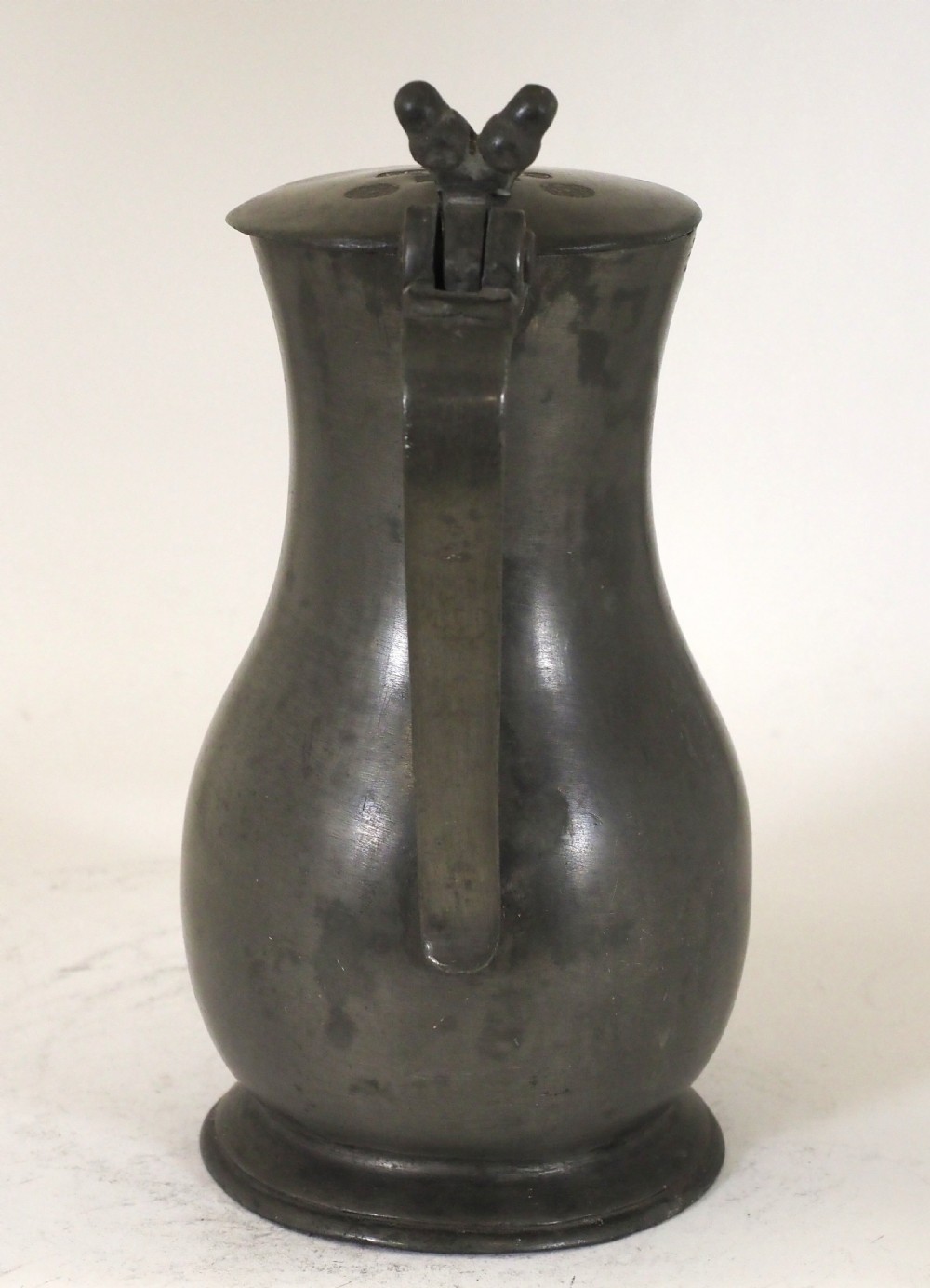 ANTIQUE GUERNSEY PEWTER 1/2 POT LIDDED FLAGON BY NICOLAS Le CHEMINANT, CIRCA 1800. View IV