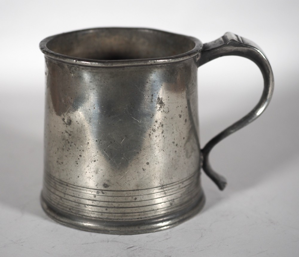 ANTIQUE ENGLISH PEWTER 3/4 PINT TAVERN MUG BY THOMAS DEAN ALDERSON, CIRCA 1820.