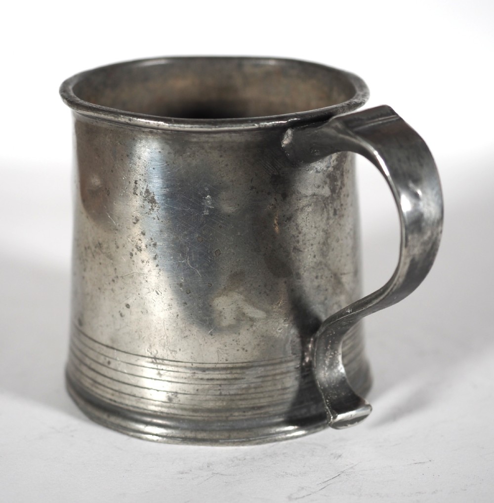 ANTIQUE ENGLISH PEWTER 3/4 PINT TAVERN MUG BY THOMAS DEAN ALDERSON, CIRCA 1820. View II