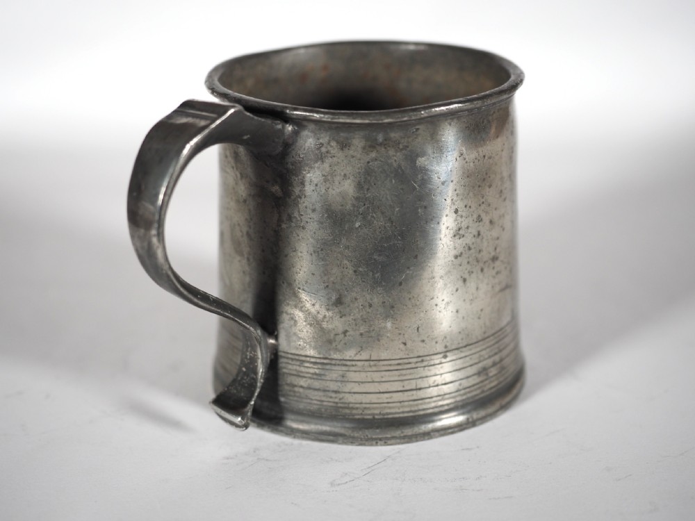 ANTIQUE ENGLISH PEWTER 3/4 PINT TAVERN MUG BY THOMAS DEAN ALDERSON, CIRCA 1820. View III