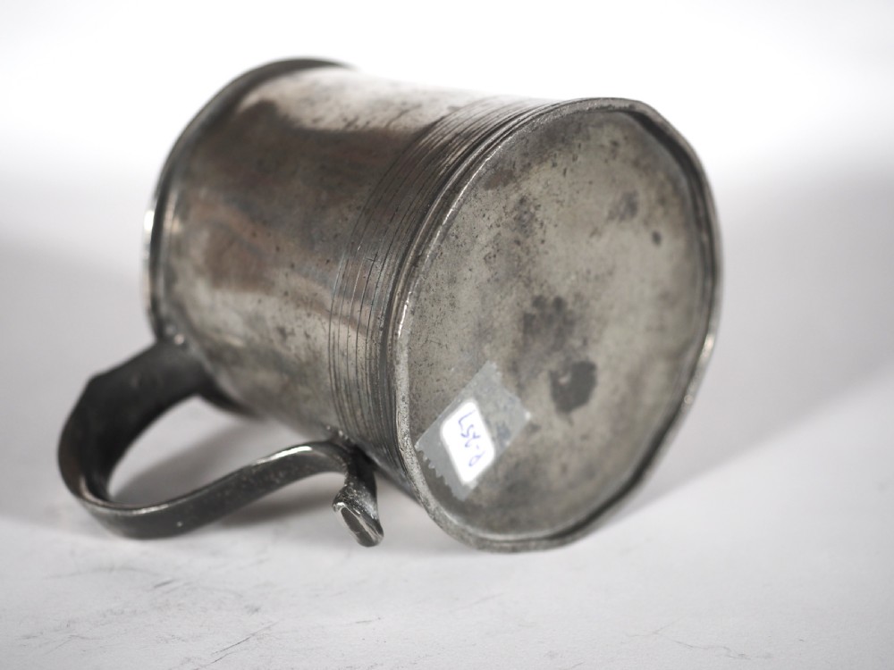 ANTIQUE ENGLISH PEWTER 3/4 PINT TAVERN MUG BY THOMAS DEAN ALDERSON, CIRCA 1820. View V