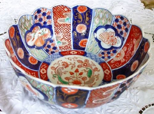 Antique Japanese Meiji Period Imari Scallop Edged Bowl