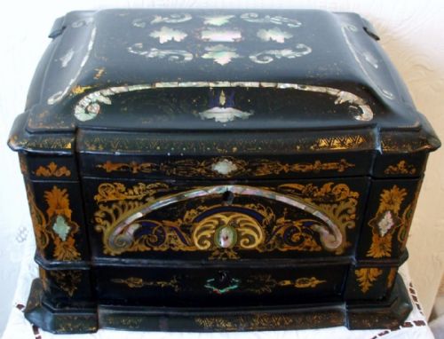 Antique English Victorian Papier-m�ch�  Ladies Jewellery Casket