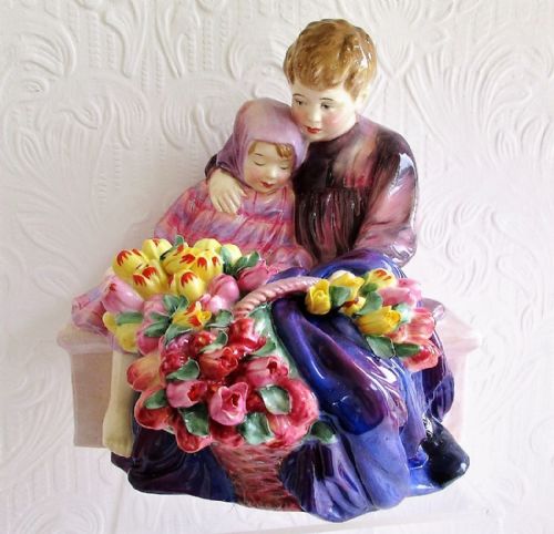 Vintage Royal Doulton English Porcelain Figurine ~ "The Flower Seller's Children" ~ HN 1206