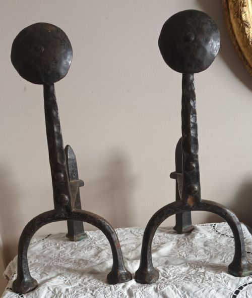 PAIR OF ANTIQUE ENGLISH VICTORIAN WROUGHT IRON ARTS CRAFTS ANDIRONS - ADDITIONAL PHOTO 1