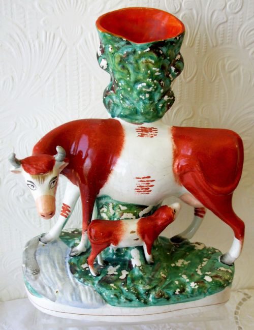 PAIR OF ANTIQUE ENGLISH VICTORIAN STAFFORDSHIRE POTTERY COW AND CALF SPILL VASES - ADDITIONAL PHOTO 7