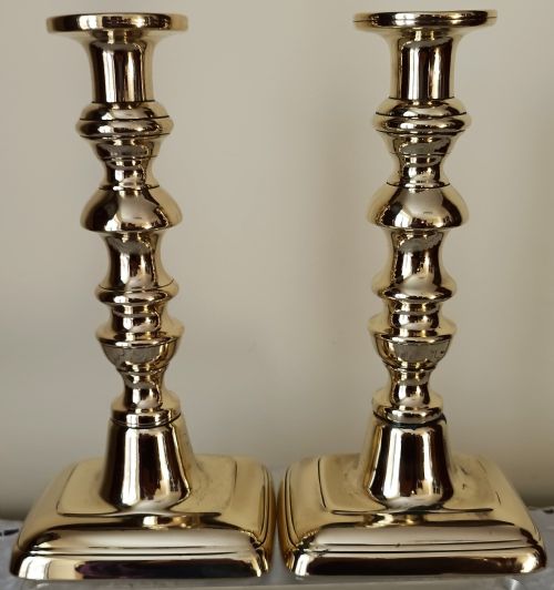 PAIR OF ANTIQUE ENGLISH GEORGIAN BRASS CANDLESTICKS JT CO - ADDITIONAL PHOTO 2