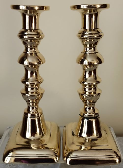 PAIR OF ANTIQUE ENGLISH GEORGIAN BRASS CANDLESTICKS JT CO - ADDITIONAL PHOTO 3