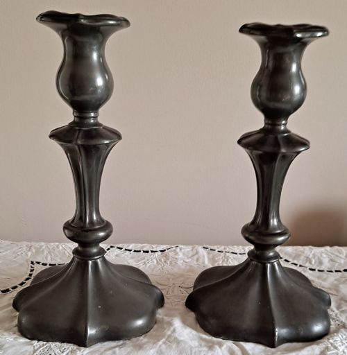 PAIR OF ANTIQUE ENGLISH VICTORIAN ART NOUVEAU PEWTER CANDLESTICKS