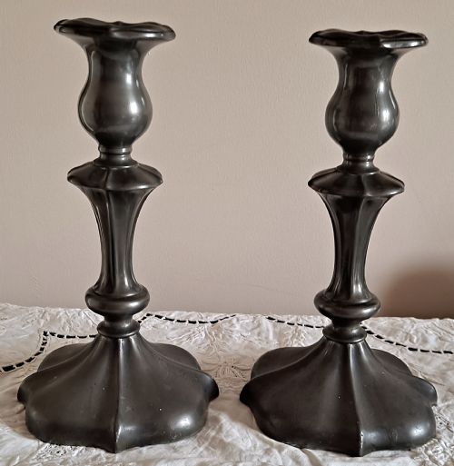 PAIR OF ANTIQUE ENGLISH VICTORIAN ART NOUVEAU PEWTER CANDLESTICKS - ADDITIONAL PHOTO 1