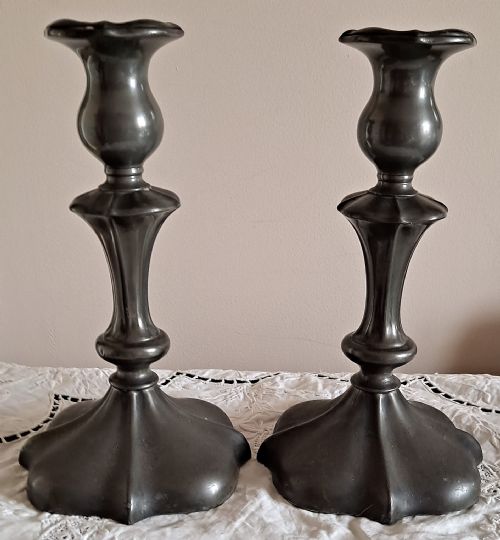 PAIR OF ANTIQUE ENGLISH VICTORIAN ART NOUVEAU PEWTER CANDLESTICKS - ADDITIONAL PHOTO 3