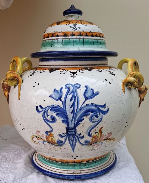 ANTIQUE VICTORIAN ITALIAN MAIOLICA VASE AND COVER - ADDITIONAL PHOTO 2