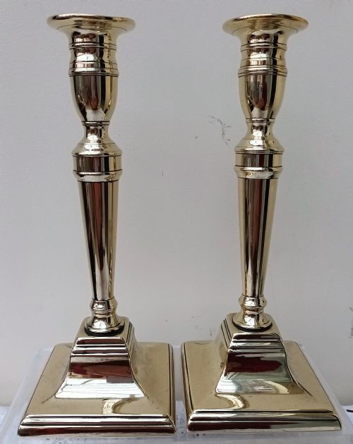 PAIR OF ANTIQUE ENGLISH GEORGIAN BRASS CANDLESTICKS - ADDITIONAL PHOTO 1