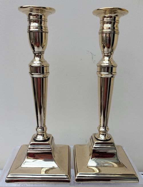 PAIR OF ANTIQUE ENGLISH GEORGIAN BRASS CANDLESTICKS - ADDITIONAL PHOTO 3