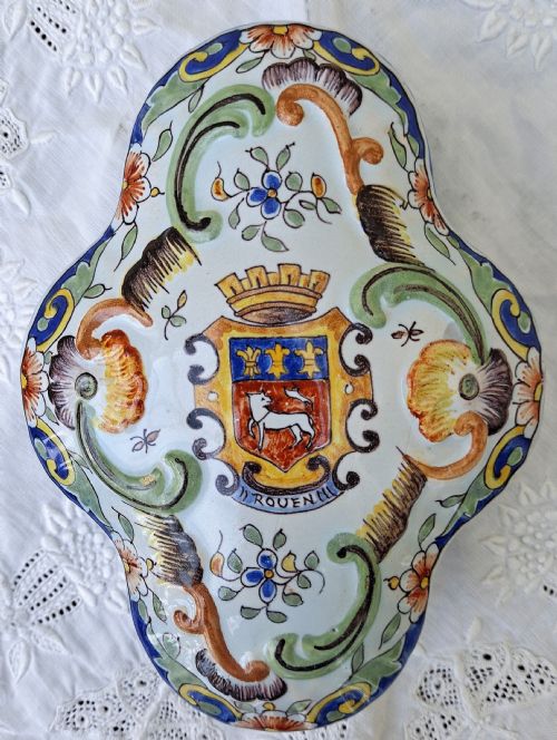 fig 1. A shaped hand-painted French faience lidded trinket box with polychrome scroll and floral decoration on an off-white glaze.