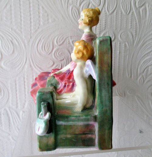 VINTAGE ROYAL DOULTON ENGLISH PORCELAIN FIGURINE IN THE STOCKS HN 1474 - ADDITIONAL PHOTO 1