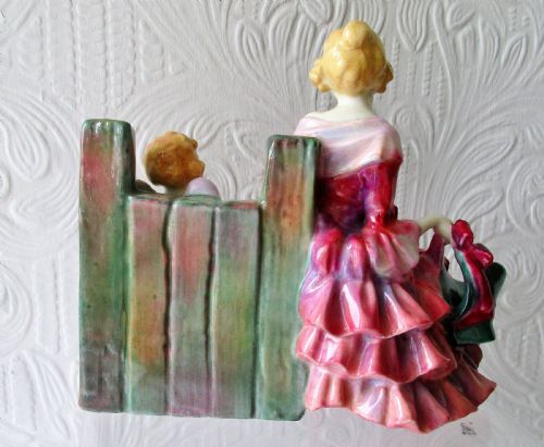 VINTAGE ROYAL DOULTON ENGLISH PORCELAIN FIGURINE IN THE STOCKS HN 1474 - ADDITIONAL PHOTO 2
