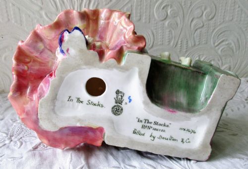 VINTAGE ROYAL DOULTON ENGLISH PORCELAIN FIGURINE IN THE STOCKS HN 1474 - ADDITIONAL PHOTO 4