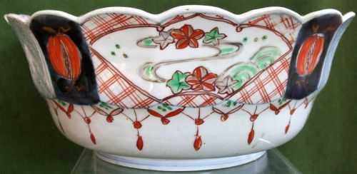 ANTIQUE JAPANESE MEIJI PERIOD IMARI SCALLOP EDGE PORCELAIN BOWL - ADDITIONAL PHOTO 1