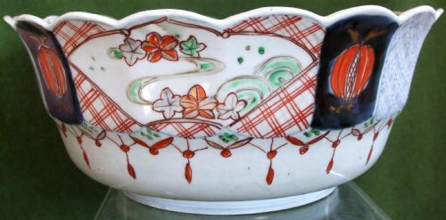 ANTIQUE JAPANESE MEIJI PERIOD IMARI SCALLOP EDGE PORCELAIN BOWL - ADDITIONAL PHOTO 3
