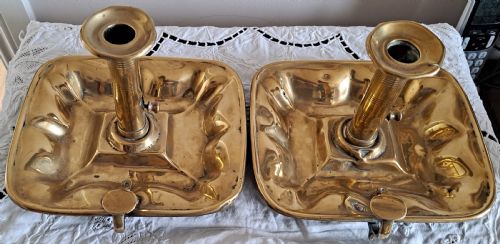 PAIR OF ANTIQUE ENGLISH VICTORIAN BRASS CHAMBERSTICKS - ADDITIONAL PHOTO 1