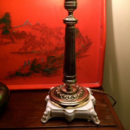 ELEGANT 1920 COLUMN TABLE LAMP BRASS ON PORCELAIN DE PARIS - ADDITIONAL PHOTO 1