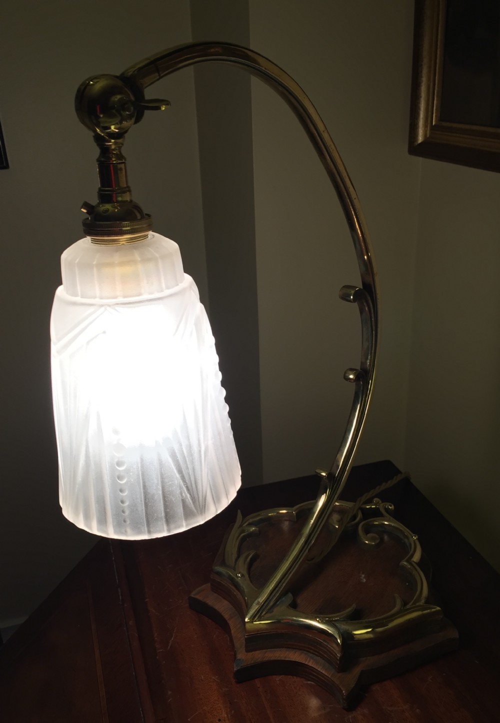 Superb Art Nouveau Desk Lamp Bronze, Oak and Frosted Glass