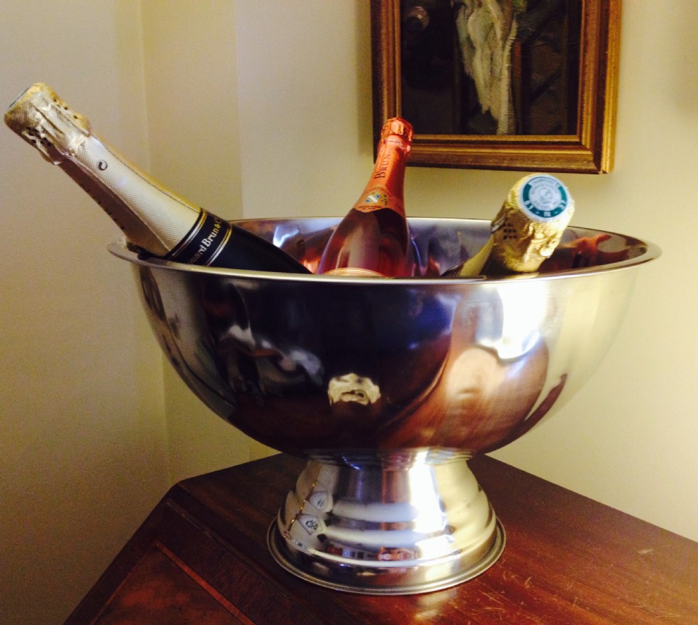 Festive  Champagne Vasque Chrome Art Deco