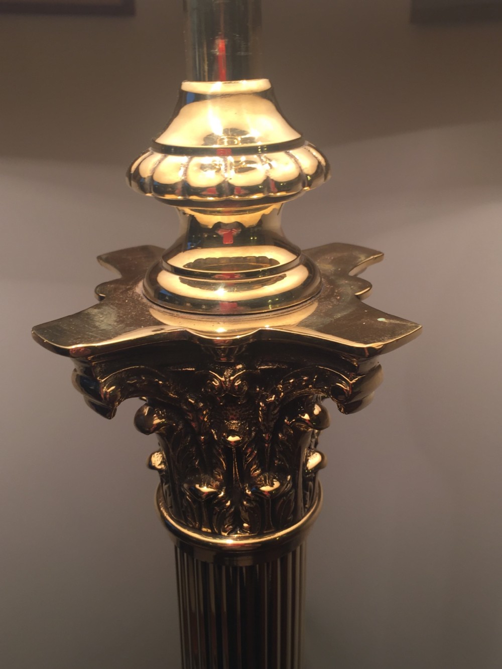 An Edwardian brass telescopic standard lamp featuring a fluted column, Corinthian capital, and a square stepped base with claw feet. View X