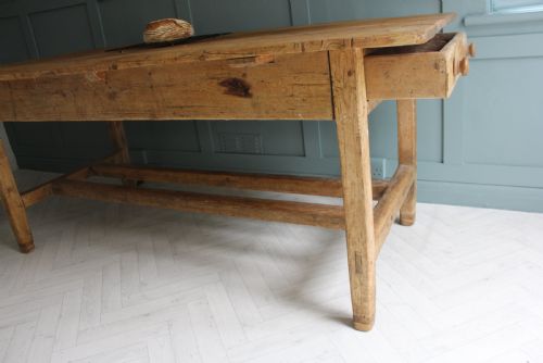 19TH CENTURY IRISH PINE FARMHOUSE TABLE - ADDITIONAL PHOTO 4
