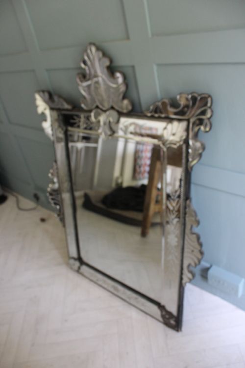 19TH CENTURY ANTIQUE VENETIAN STYLE MIRROR - ADDITIONAL PHOTO 1
