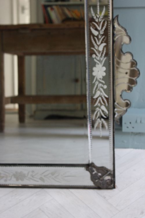 19TH CENTURY ANTIQUE VENETIAN STYLE MIRROR - ADDITIONAL PHOTO 2