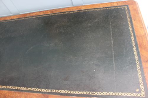 19TH CENTURY FINE QUALITY BURR WALNUT DESK - ADDITIONAL PHOTO 5