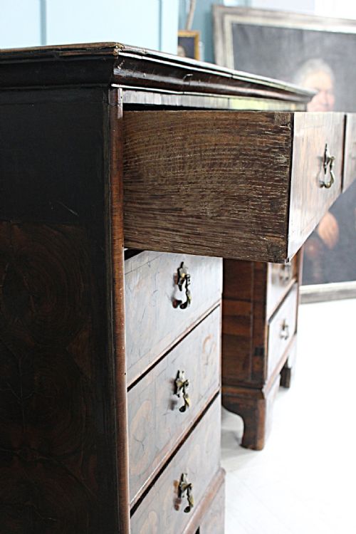 WILLIAM AND MARY OYSTER VENEER DESK - ADDITIONAL PHOTO 2