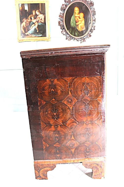 WILLIAM AND MARY OYSTER VENEER DESK - ADDITIONAL PHOTO 4