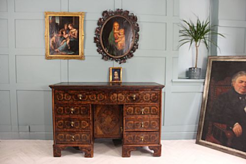 WILLIAM AND MARY OYSTER VENEER DESK - ADDITIONAL PHOTO 5