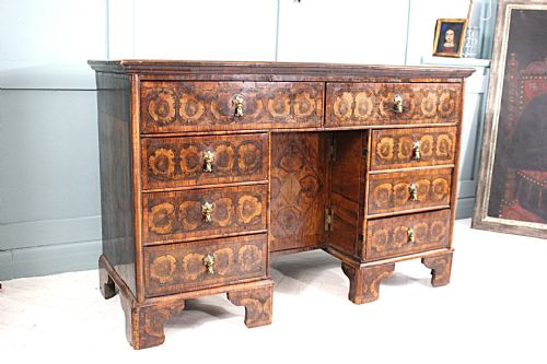 WILLIAM AND MARY OYSTER VENEER DESK - ADDITIONAL PHOTO 6
