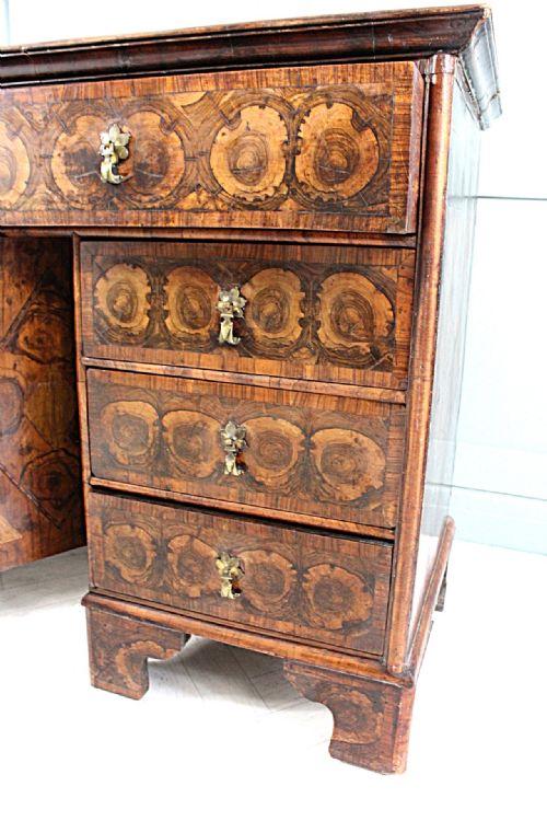 WILLIAM AND MARY OYSTER VENEER DESK - ADDITIONAL PHOTO 7