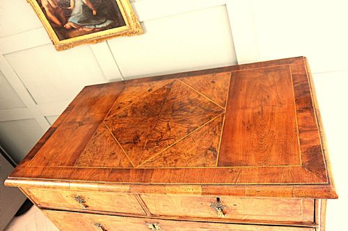 QUEEN ANNE BURR FIGURED WALNUT CHEST OF DRAWERS C1710 FINE COLOUR PROVENANCE EXCEPTIONAL EXAMPLE - ADDITIONAL PHOTO 1