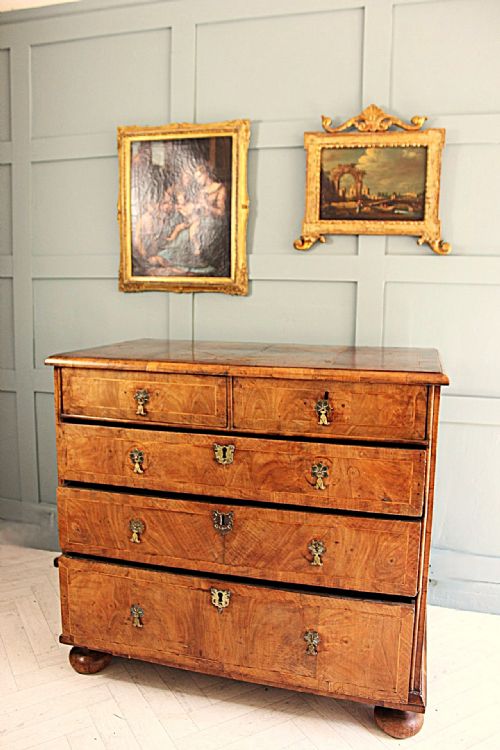 queen anne burr figured walnut chest of drawers c1710 fine colour provenance exceptional example - CATEGORY: ANTIQUE CHEST OF DRAWERS - DATED 1700