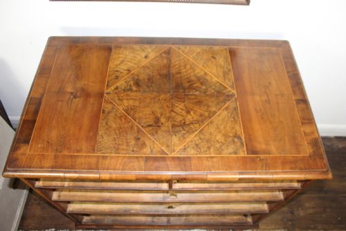 EARLY 18TH CENTURY BURR WALNUT CHEST OF DRAWERS - ADDITIONAL PHOTO 1