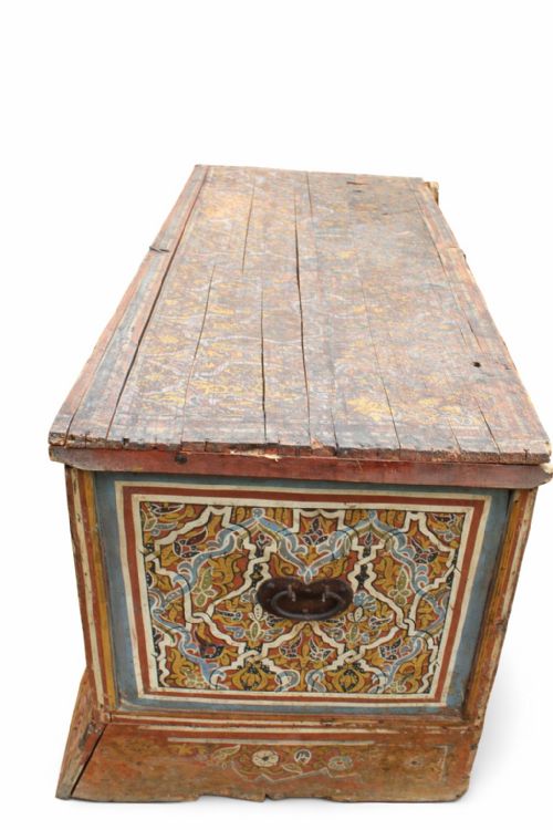 ANTIQUE SPANISH PAINTED BLANKET CHEST WITH MOORISH STYLE DECORATION CIRCA 1800 - ADDITIONAL PHOTO 2
