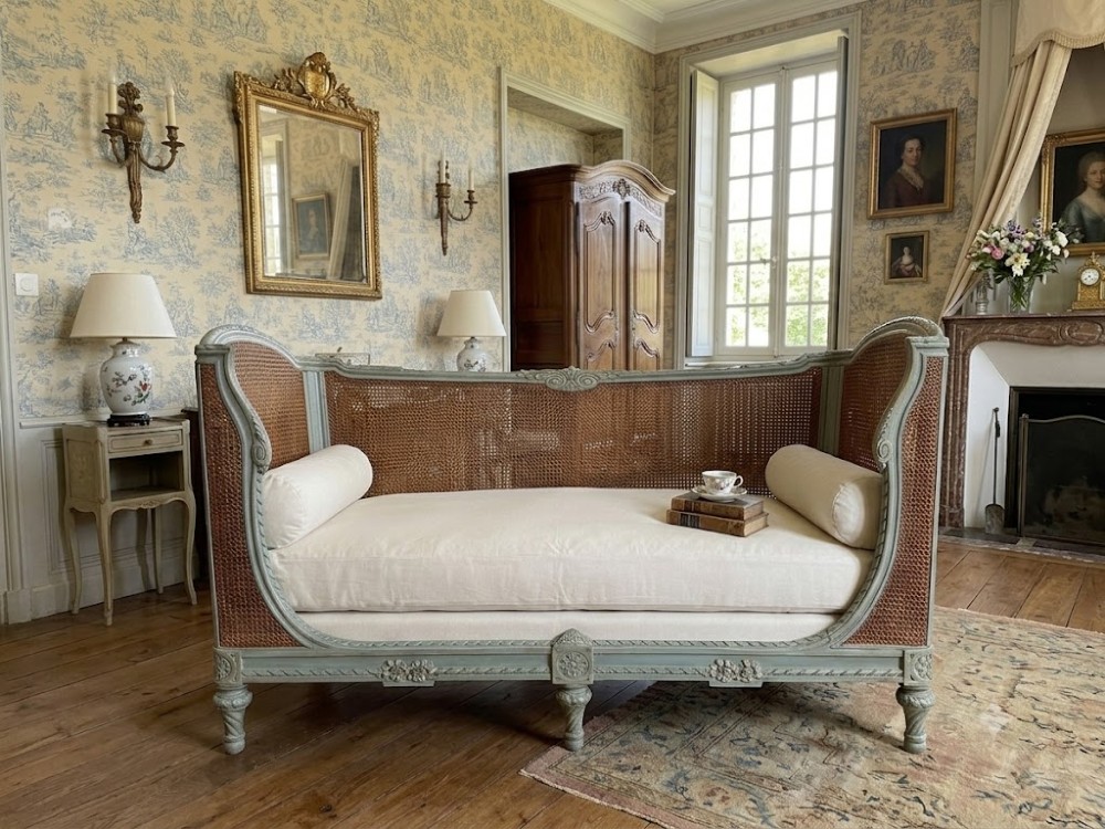 French Louis XVI Style Painted Cane Day Bed - Canapé Corbeille