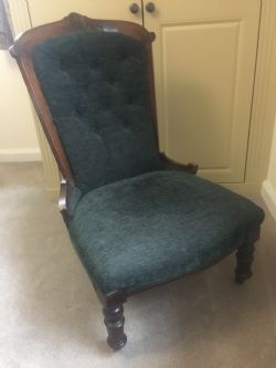 BUTTON BACK SHOW WOOD NURSING CHAIR