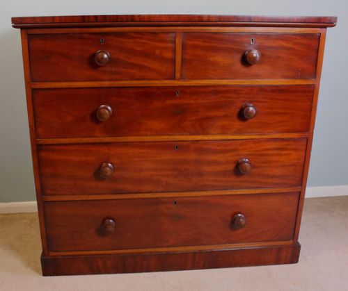 Antique Victorian Mahogany Chest of Drawers.