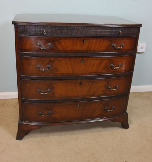 Mahogany Bow Fronted Chest of Drawersd